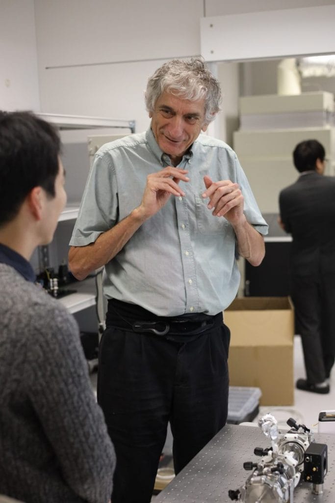John Martinis discusses nanofiber cavity design with CTO Akihisa Goban during his visit to our lab.